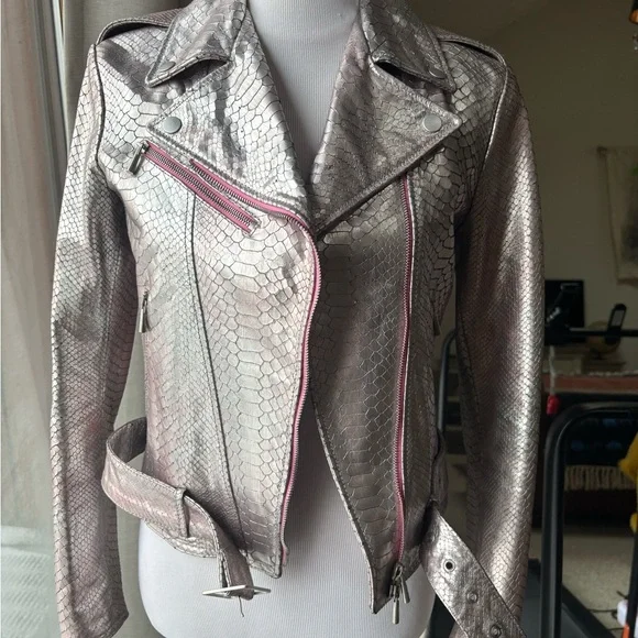 โจDARE TO DAZZLE: THE BLUMARINE SILVER MOTO JACKET โจ - Picture 1 of 7